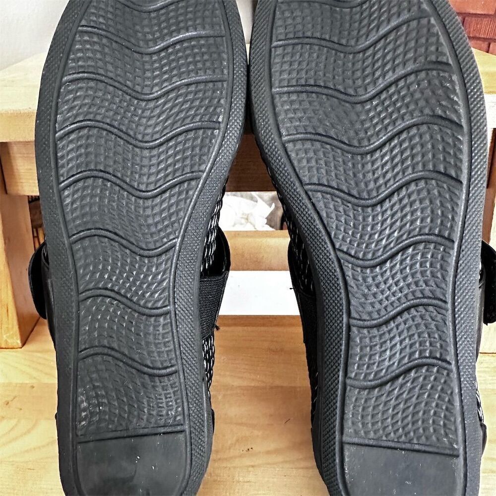 Beacon Black Stretch 'n Form Velcro Closure Mary Jane Woven Flats Shoes - Picture 10 of 11